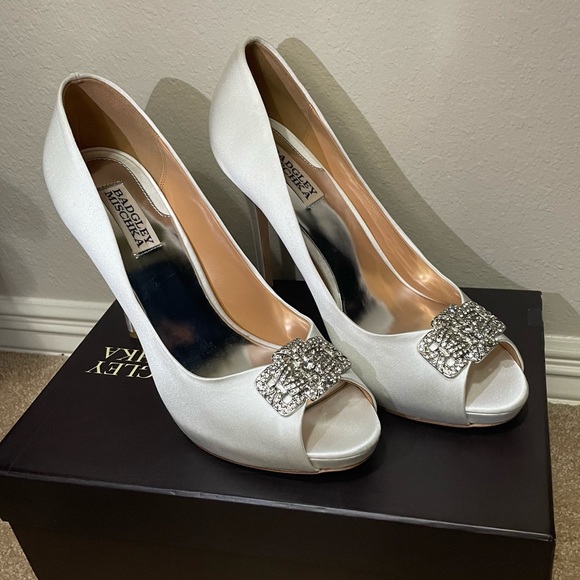 Badgley Mischka Tory Heels - Picture 3 of 6